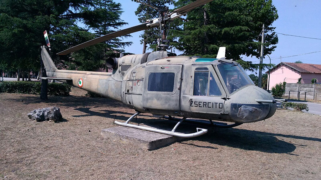 L’ elicottero Agusta Bell AB 204B che si trova nel Comprensorio Militare Caserma “Cucci” a Persano in provincia di Salerno è la MM 80316 con numero di costruzione 3074. Proviene da Pontecagnano dove volava con il 20° Gruppo Squadroni “Andromeda” con il numero di Reparto EI-216.