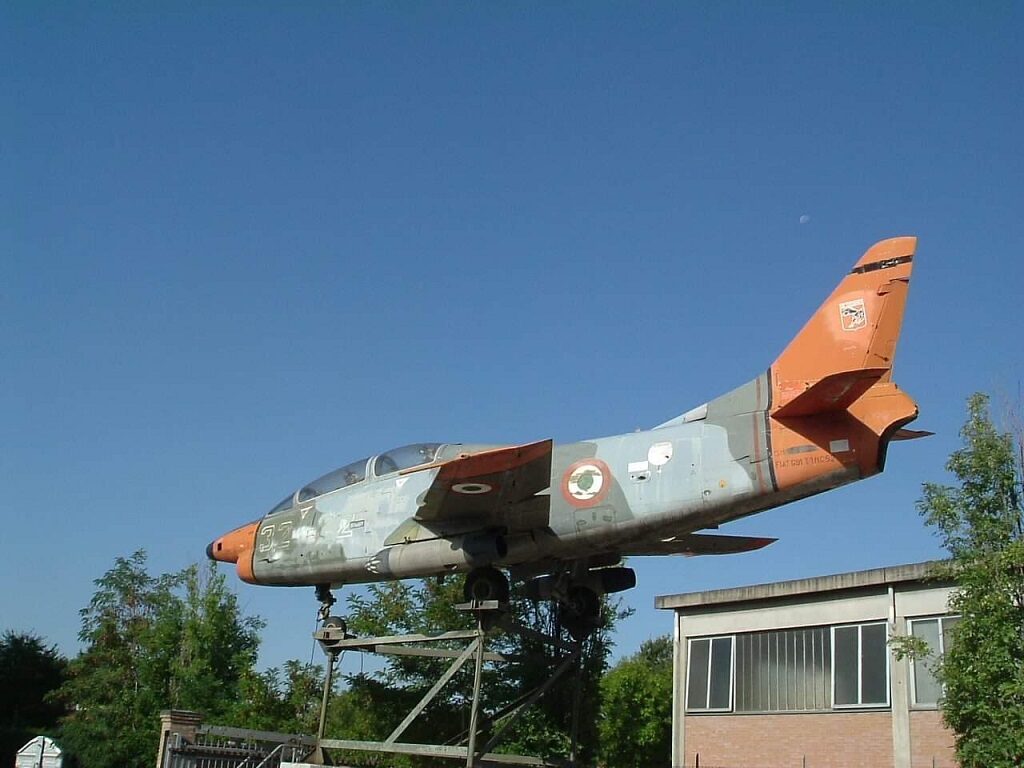 Il FIAT G 91T/1 esposto all'ingresso dell'attività "Military World" a Medicina in provincia di Bologna è la MM 6322 con numero di costruzione 52. Radiato il 3 luglio del 1994 era stato acquistato con altri esemplari dal rottamatore Bentivoglio di Roma il 13.03.1998 e poi venduto il primo dicembre dello stesso anno all'azienda dove si trova oggi.