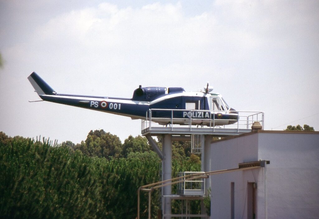 Agusta Bell AB 204B PS-001 utilizzato fino a qualche anno fa a Pratica di Mare per l'addestramento dei reparti speciali della Polizia
