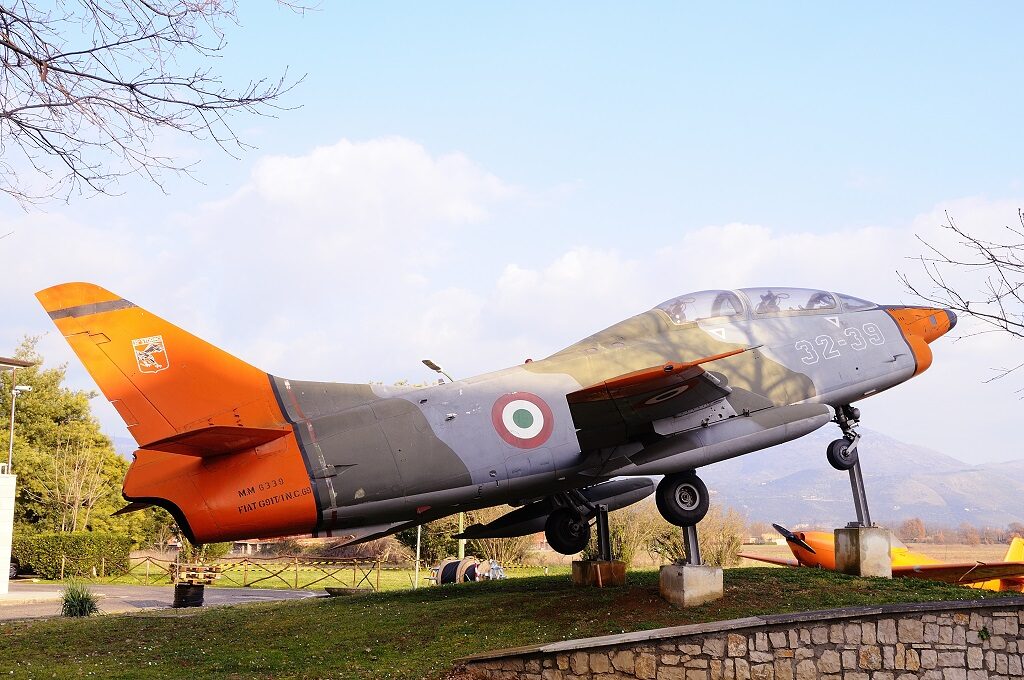 Il FIAT G91T/1 esposto all'interno dell'aeroporto "E.Comani" di Latina è la MM 6339 con codice 32-39 e numero di costruzione 69.