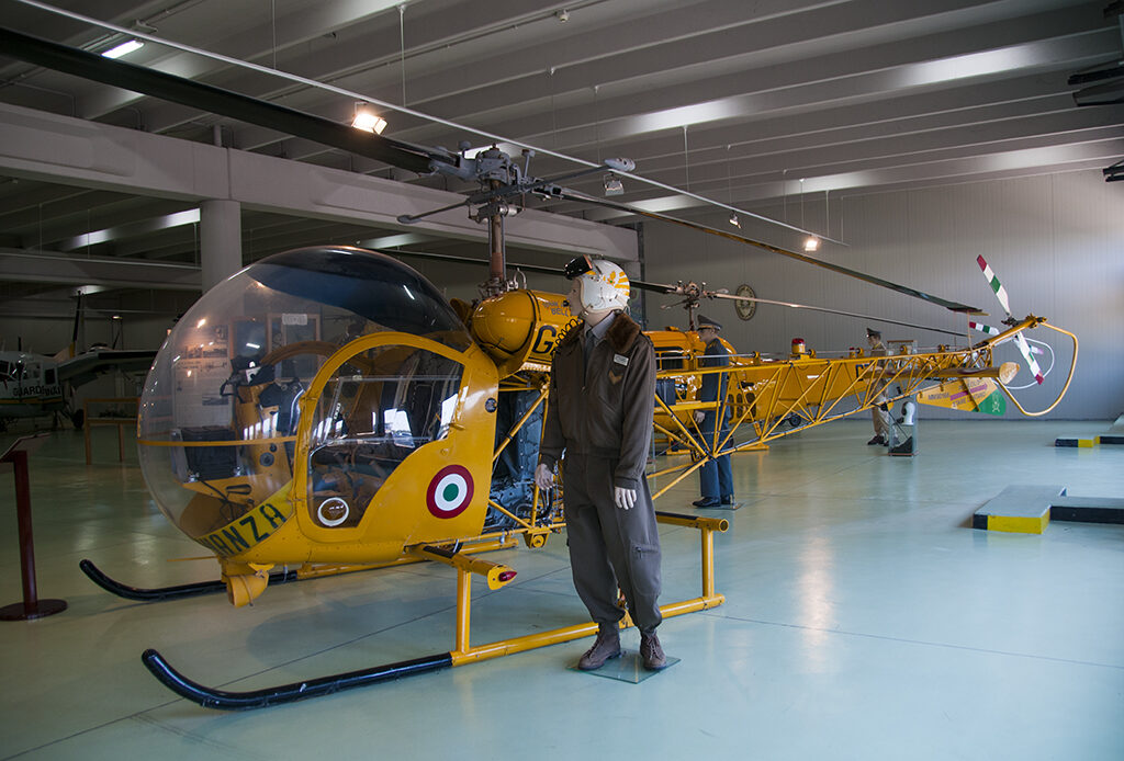 Agusta Bell AB 47G2 esposto al Museo del Servizio Aereo della GdF