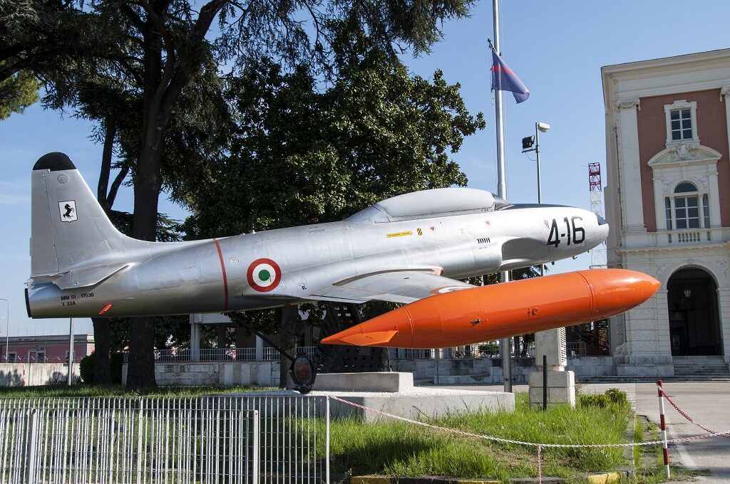 Lockheed T 33A-1-LO MM 51-17536 gate guardian a Capodichino.