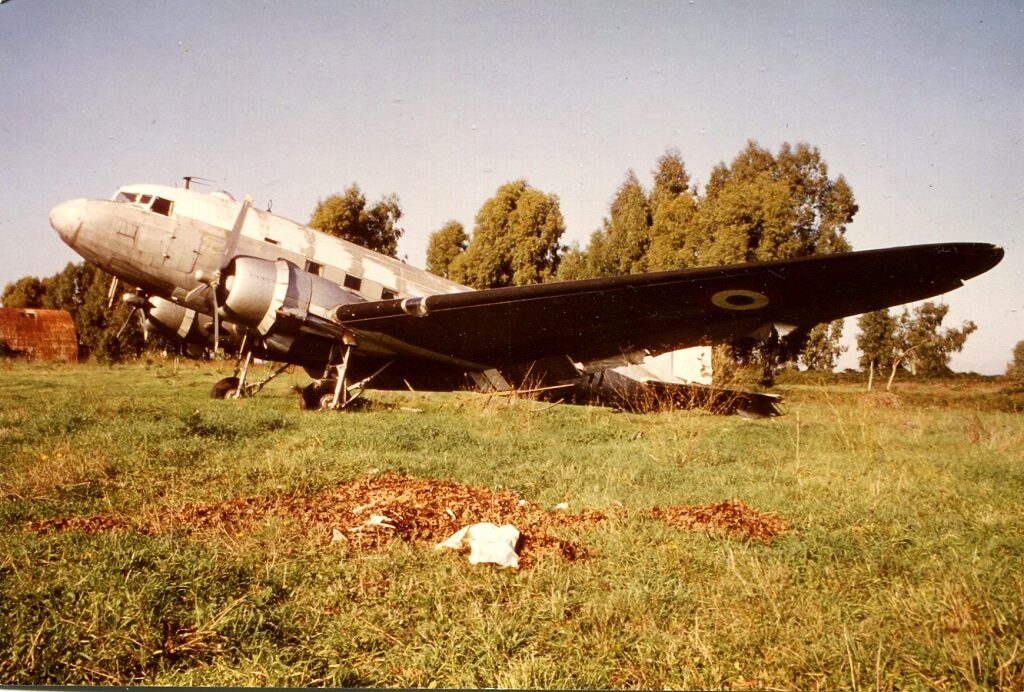 Douglas C 47 MM 61778 e codici SP-11 a Latina.