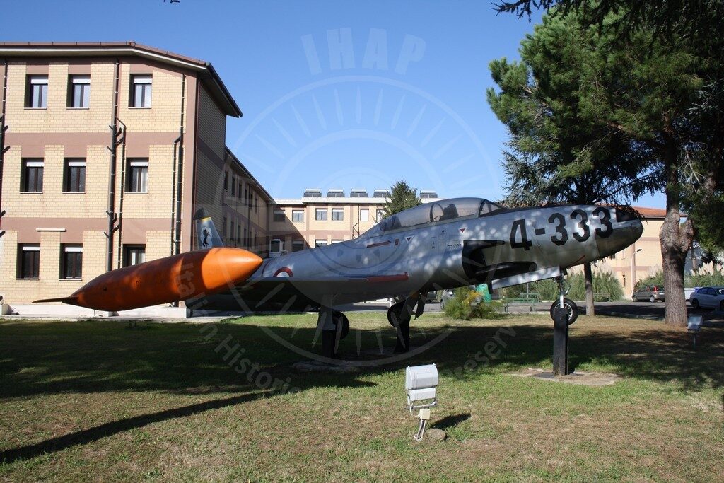 Lockheed T 33A con MM 55-3033 oggi esposto presso la Scuola Marescialli AM