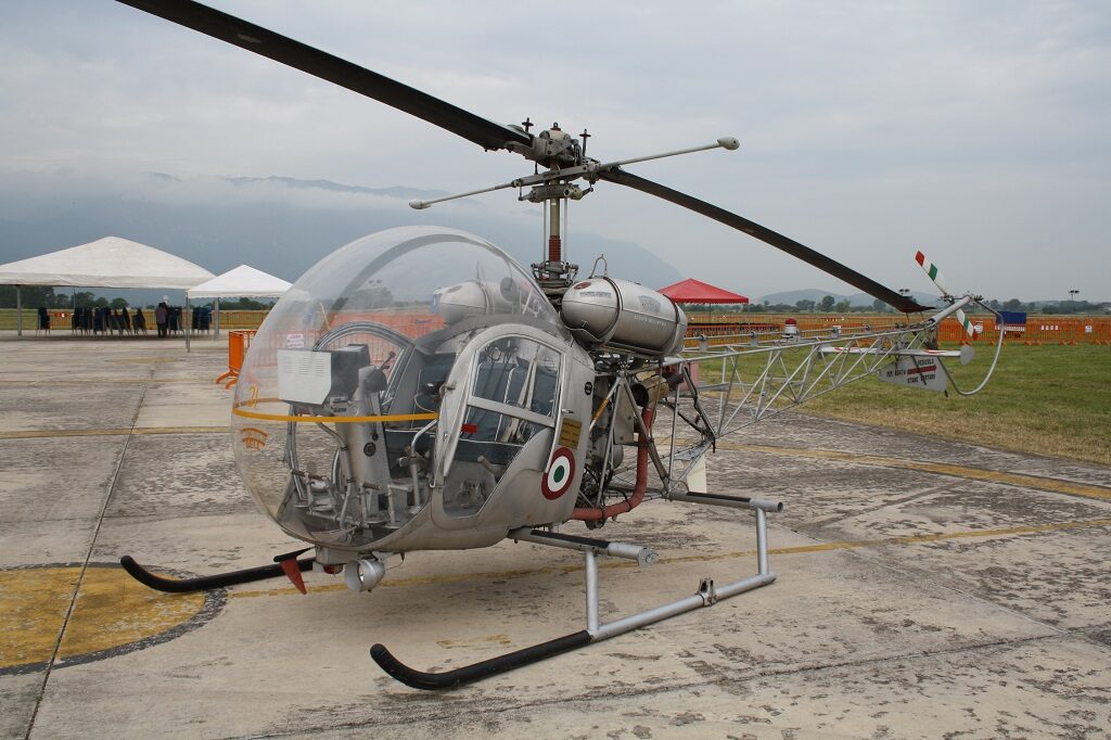 Agusta Bell AB 47G2 con MM 80474 e codice SE-31 conservato presso il 72° Stormo a Frosinone.