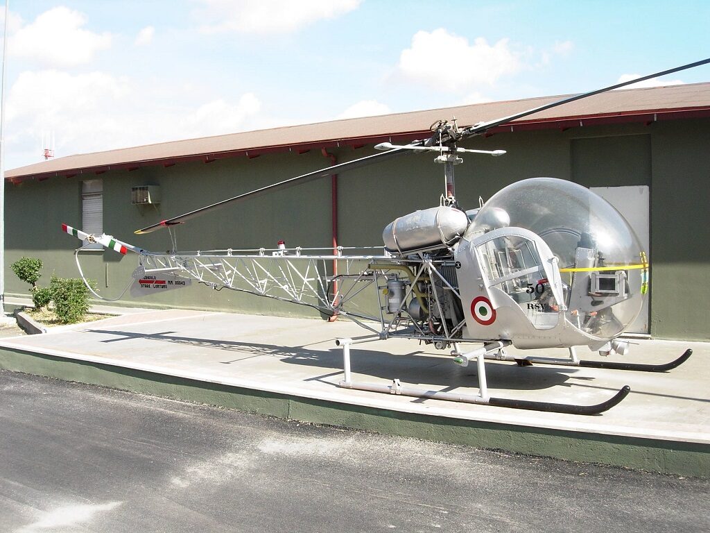 Agusta Bell AB 47G-2 MM 80043 conservato a Ciampino
