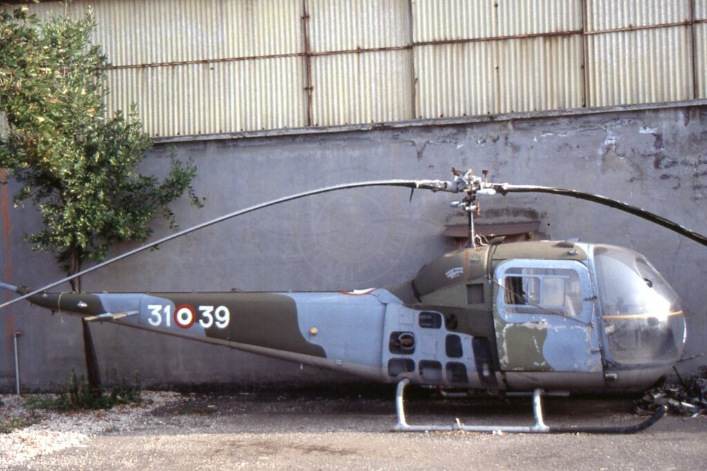 Agusta Bell AB 47J a Cisterna di Latina