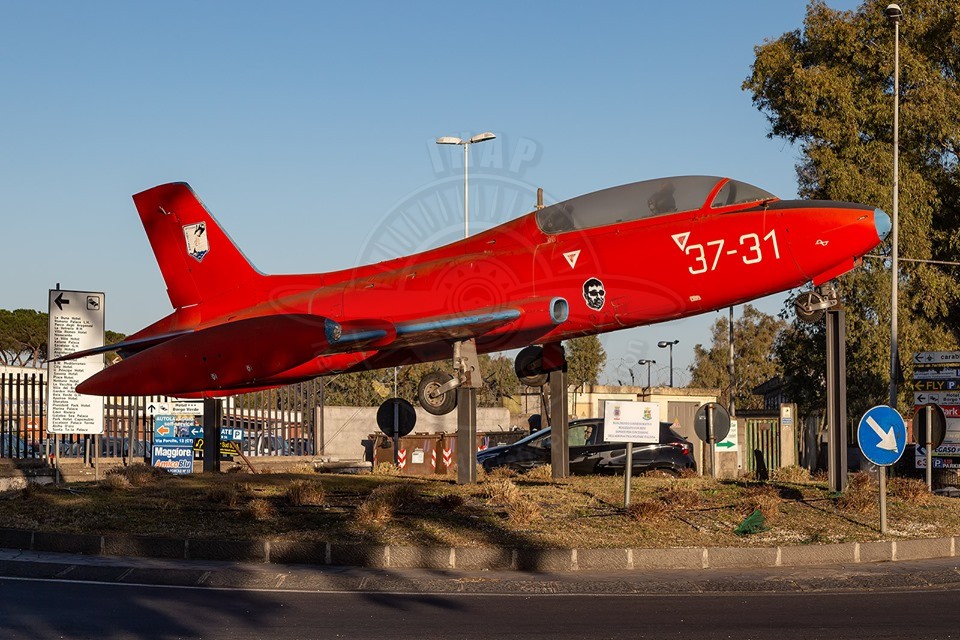 Aermacchi MB 326 MM 54245 a Catania Fontanarossa.