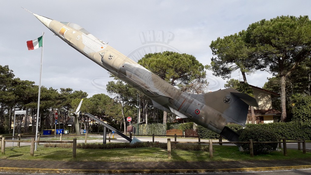 Aeritalia Lockheed F 104S ASA con MM 6796 esposto a Lignano Sabbiadoro (UD)