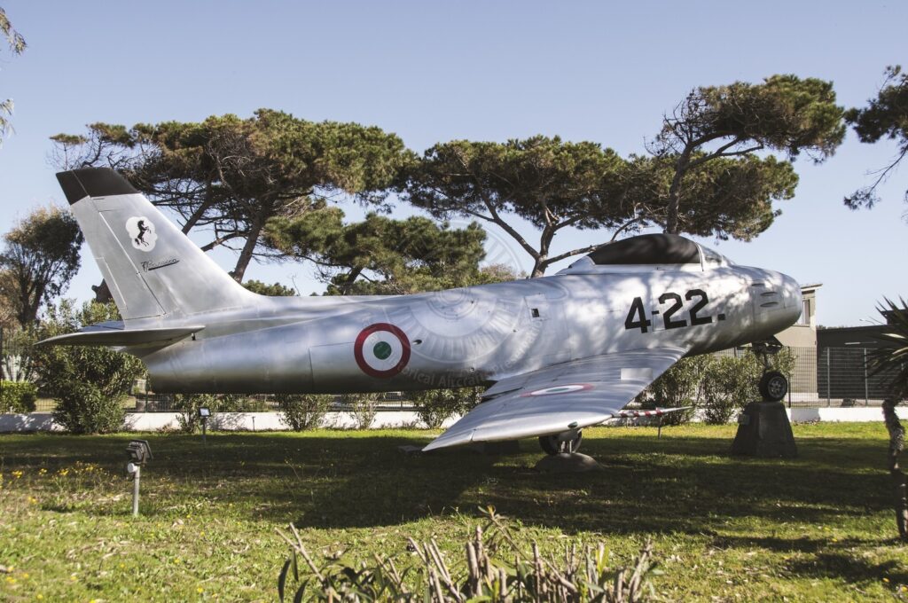 Canadair CL.13 Sabre E(M) a Licola presso il 22° Gr.R.A.M.