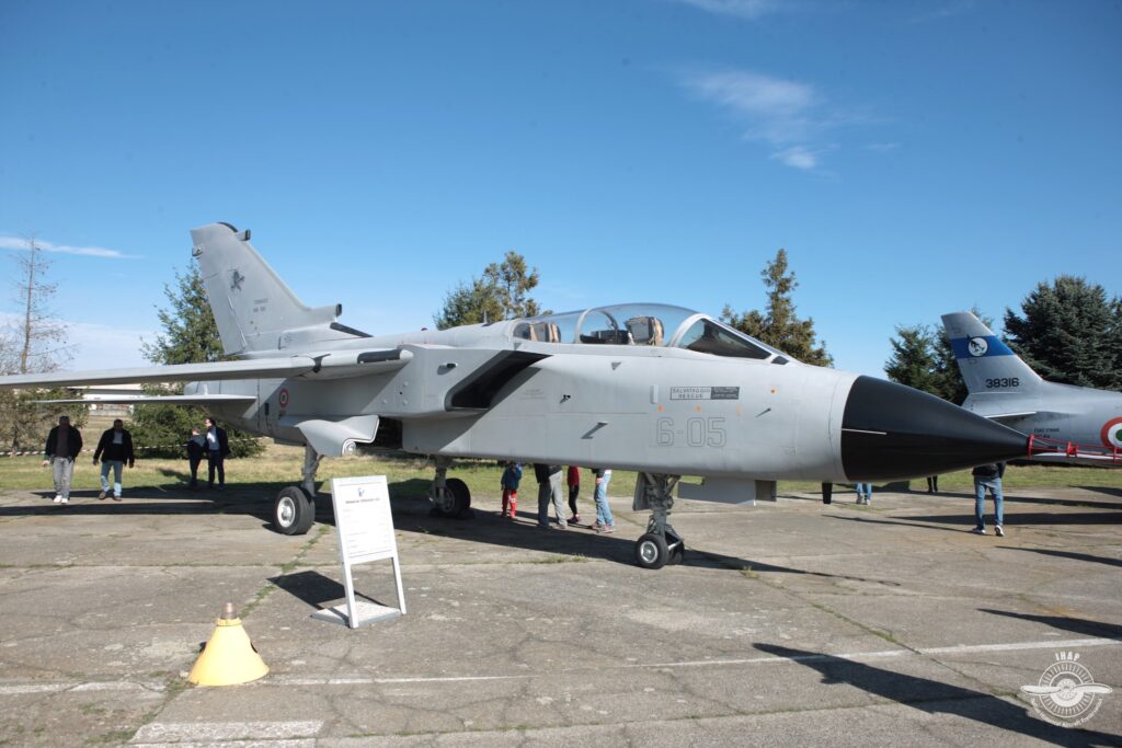 Il PANAVIA Tornado IDS esposto a Cameri con i codici del 6° Stormo è in realtà il secondo prototipo italiano del velivolo con MM X-587